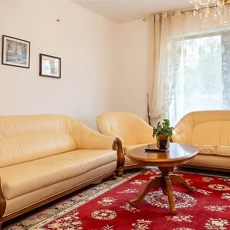 Апартаменты 2br Seaside Escape With Parking At Port Palace By Flat Mаnager