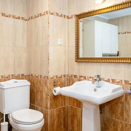 Апартаменты 2br Seaside Escape With Parking At Port Palace By Flat Mаnager *
